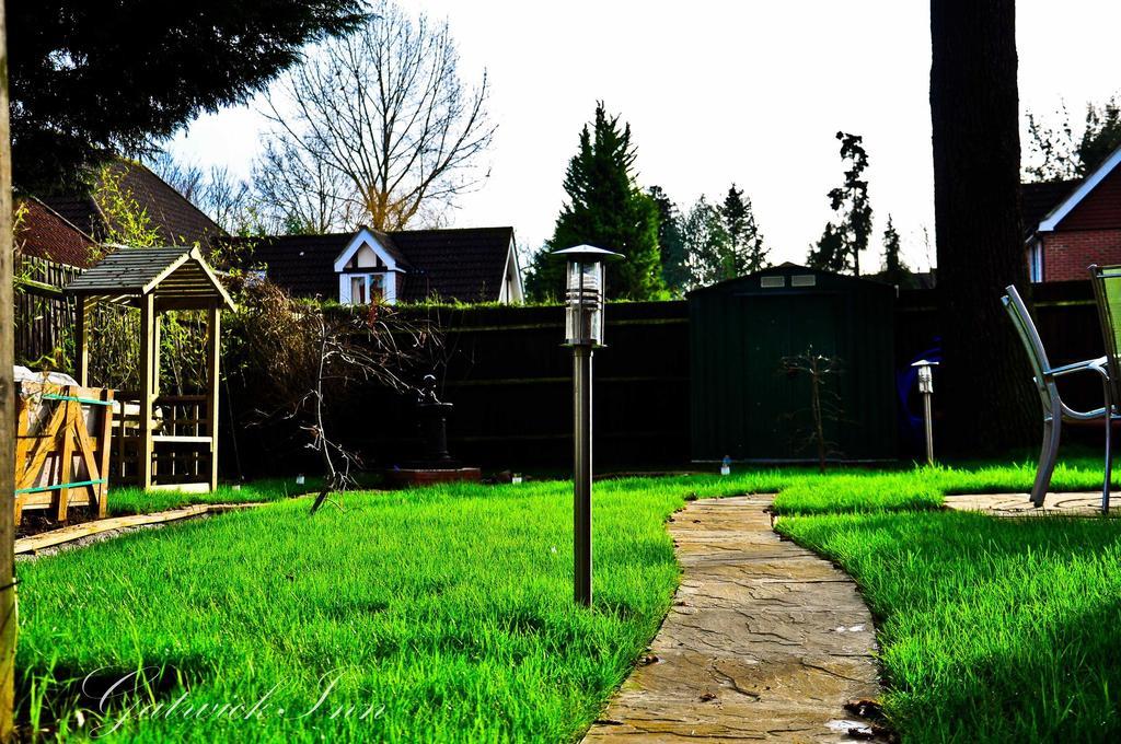 Gatwick Inn Horley Exterior photo